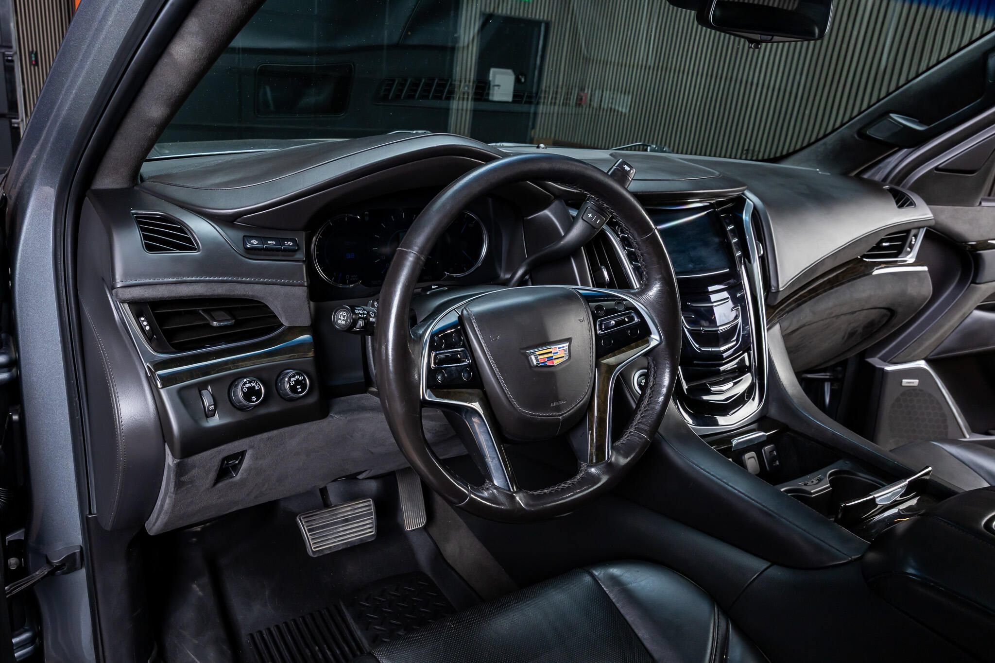 Used 2019 Cadillac Escalade Platinum AWD/4WD image 13