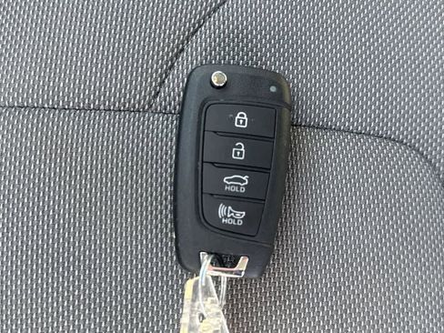 Used 2025 Hyundai Elantra SE FWD image 27