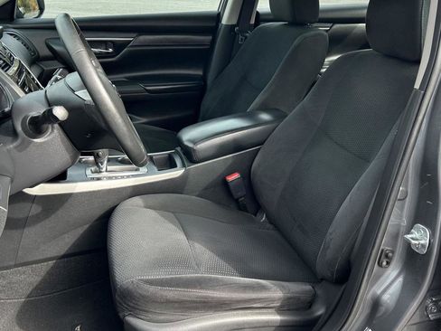 Used 2015 Nissan Altima 2.5 SV w/ Convenience Package image 13