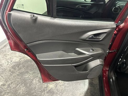 Used 2025 Chevrolet Trax LT FWD image 10