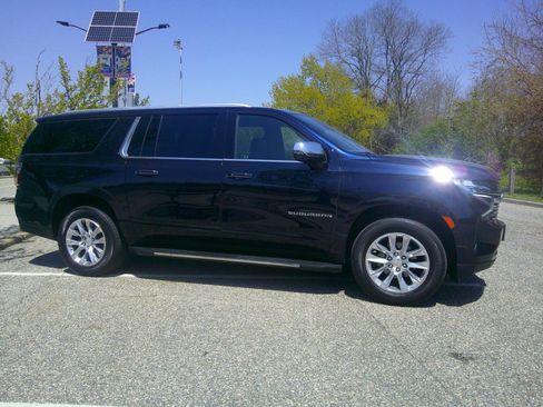 Used 2021 Chevrolet Suburban Premier w/ Premium Package AWD/4WD image 16