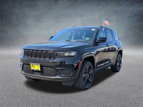 New 2025 Jeep Grand Cherokee Altitude image 8