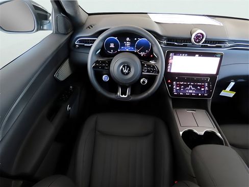 New 2024 Maserati Grecale GT image 25