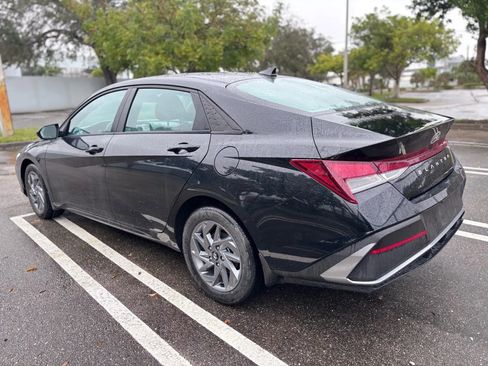 Used 2024 Hyundai Elantra SEL FWD image 5