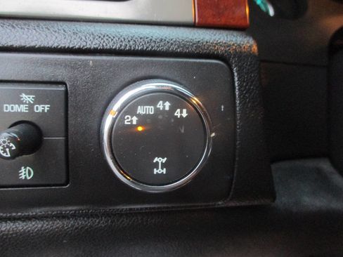 Used 2011 Chevrolet Suburban LTZ image 14