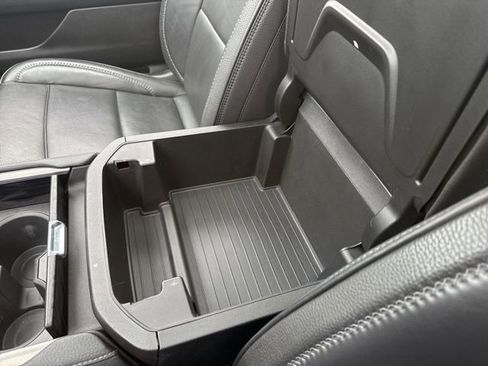 Used 2022 GMC Yukon XL Denali image 31