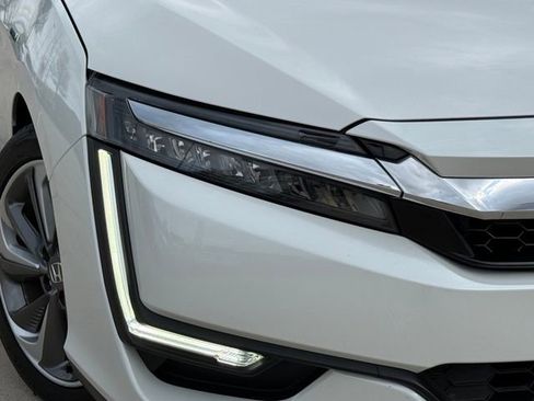 Used 2019 Honda Clarity Plug-In Hybrid image 3