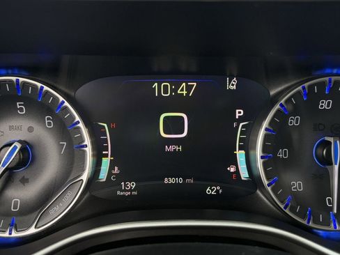 Used 2022 Chrysler Pacifica Touring-L w/ Uconnect Theater Family Group image 15