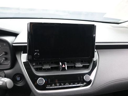 Used 2024 Toyota Corolla Cross LE w/ Moonroof Package FWD image 12