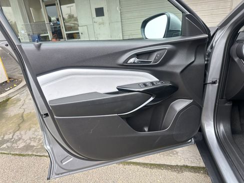 Used 2025 Chevrolet Trax LT image 18