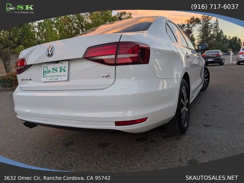 Used 2017 Volkswagen Jetta SE image 7