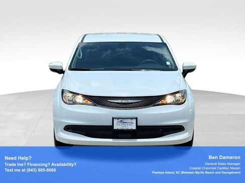 Used 2021 Chrysler Voyager L FWD image 2