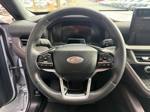Certified 2025 Ford Explorer Platinum w/ LUX Leather Package AWD/4WD image 21