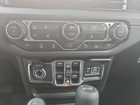 New 2026 Jeep Wrangler Unlimited Sahara AWD/4WD image 18