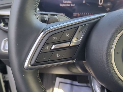 Used 2025 Buick Enclave Preferred w/ Power Package image 35