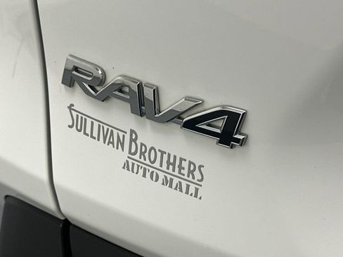 Used 2022 Toyota RAV4 LE AWD/4WD image 17