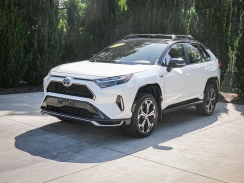 Used 2023 Toyota RAV4 XSE w/ Weather Package image 5