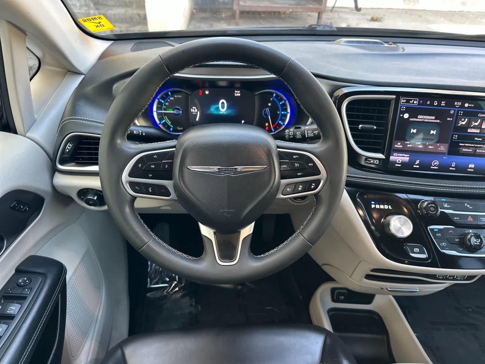 Used 2023 Chrysler Pacifica Touring-L FWD image 15