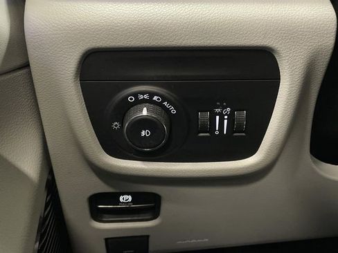 Used 2021 Jeep Grand Cherokee L Overland image 27