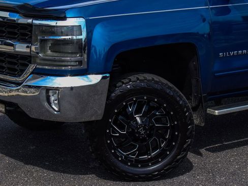 Used 2018 Chevrolet Silverado 1500 LT w/ All Star Edition image 40