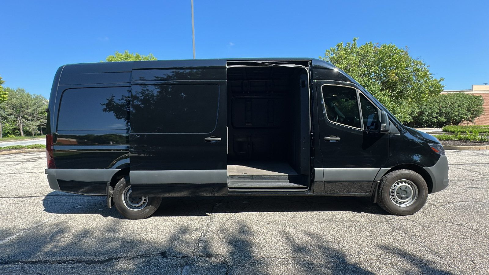 Used 2023 Mercedes-Benz Sprinter 2500 image 22