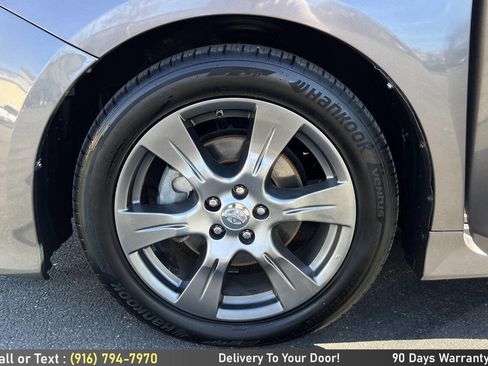 Used 2017 Toyota Sienna SE w/ SE Preferred Package image 10