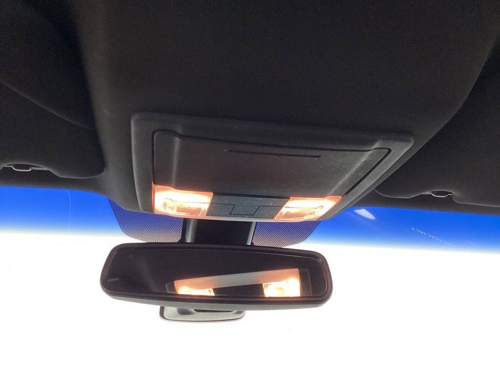 Used 2015 Ford Taurus Limited w/ Equipment Group 301A FWD image 17