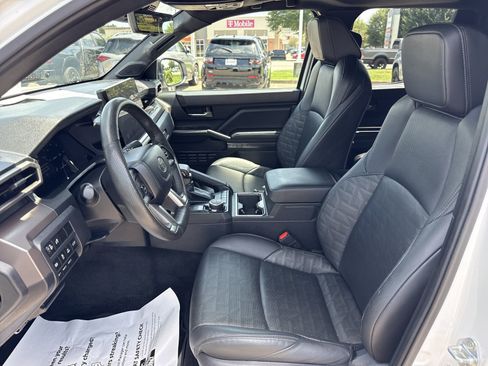 Used 2024 Toyota Tacoma TRD Sport w/ TRD Sport Premium Package AWD/4WD image 11