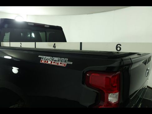 Used 2021 Chevrolet Silverado 1500 LT Trail Boss w/ LT Trail Boss Premium Package image 16