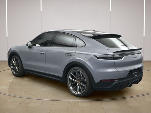 Certified 2022 Porsche Cayenne Turbo GT AWD/4WD image 3