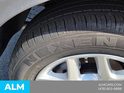 Used 2025 Kia Soul LX w/ LX Technology Package FWD image 17