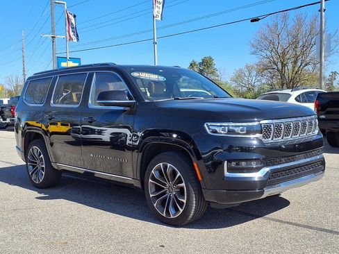 Used 2022 Jeep Grand Wagoneer Series III AWD/4WD image 3