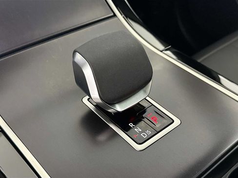 Used 2026 Land Rover Range Rover Velar Dynamic SE AWD/4WD image 17