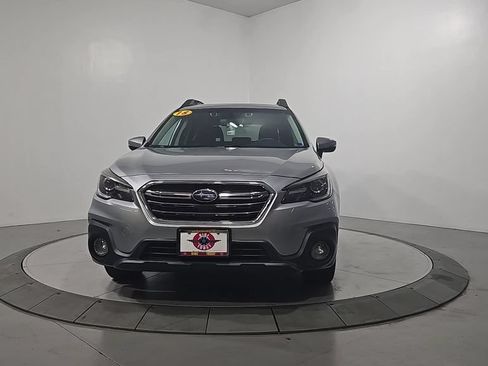Used 2018 Subaru Outback 3.6R Limited AWD/4WD image 9