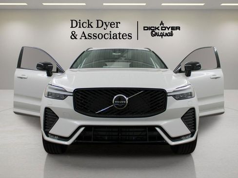 New 2026 Volvo XC60 B5 Plus w/ Protection Package Premier image 15