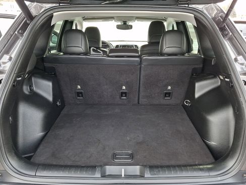 Used 2019 Jeep Cherokee Limited image 29