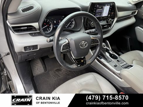 Used 2020 Toyota Highlander Limited image 10