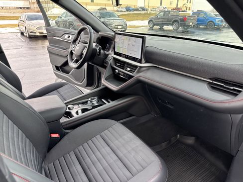 Used 2025 Ford Explorer ST-Line w/ ST-Line Street Pack image 29