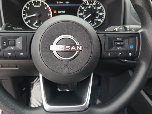 Used 2023 Nissan Rogue SV image 11