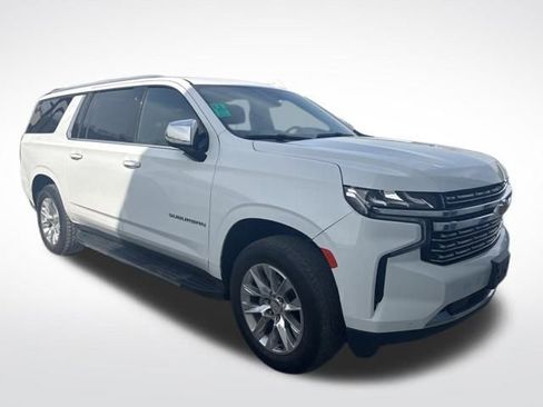 Used 2023 Chevrolet Suburban Premier image 2