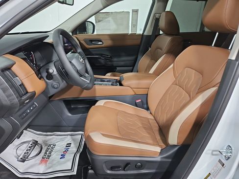 New 2026 Nissan Pathfinder Platinum AWD/4WD image 9