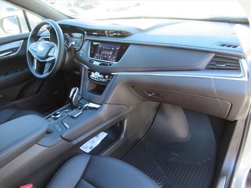 New 2025 Cadillac XT5 Luxury image 10