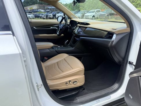 Used 2021 Cadillac XT6 Premium Luxury w/ Platinum Package AWD/4WD image 17