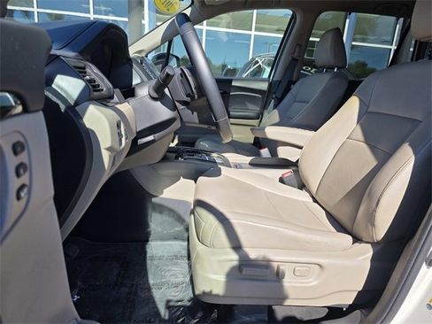 Used 2019 Honda Pilot Touring image 12