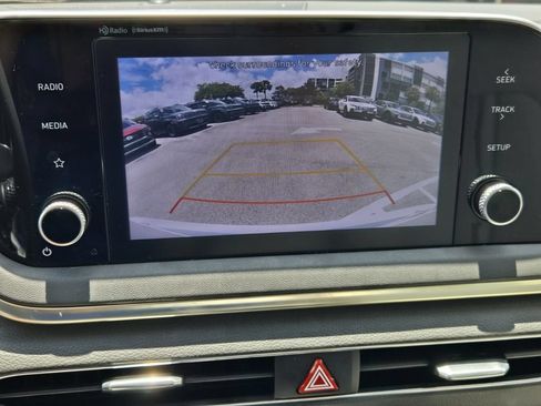 Certified 2022 Hyundai Sonata SEL w/ Preferred Accessory Package FWD image 19