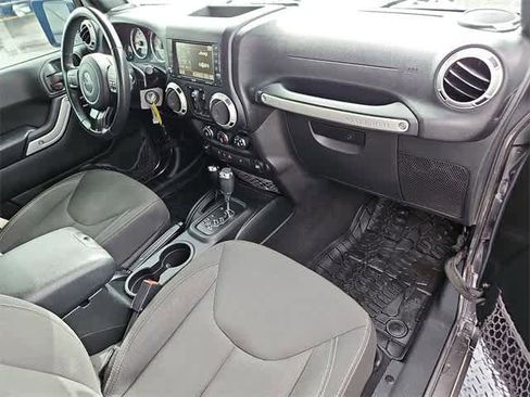 Used 2017 Jeep Wrangler Unlimited Sahara image 30