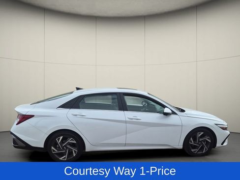 Used 2024 Hyundai Elantra Limited FWD image 11