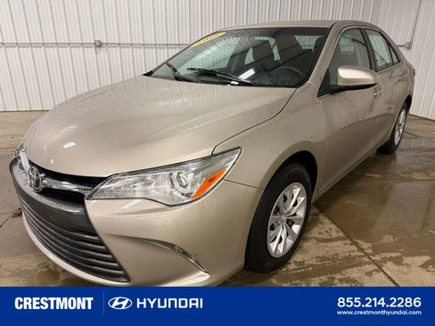 Used 2016 Toyota Camry LE image 7