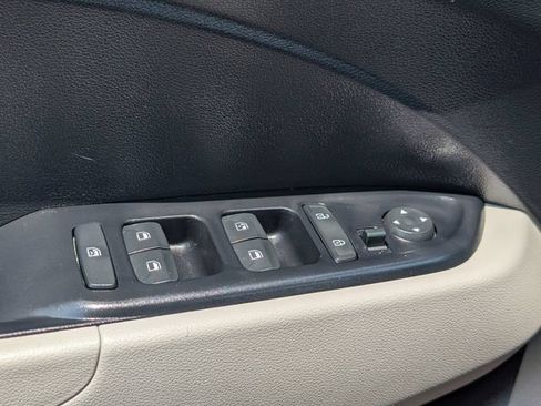 Used 2023 Hyundai Venue SEL FWD image 21