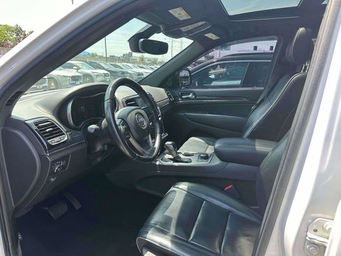 Used 2020 Jeep Grand Cherokee Overland AWD/4WD image 15